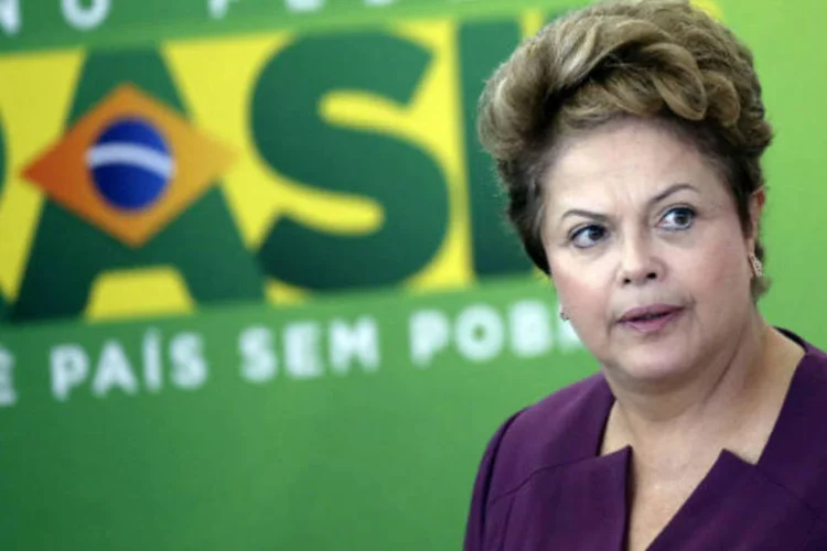 
	&quot;A partir da metade do ano que vem, no segundo semestre de 2014, as &aacute;guas do S&atilde;o Francisco v&atilde;o chegar ao Cear&aacute;&quot;, disse Dilma
 (REUTERS/Ueslei Marcelino)