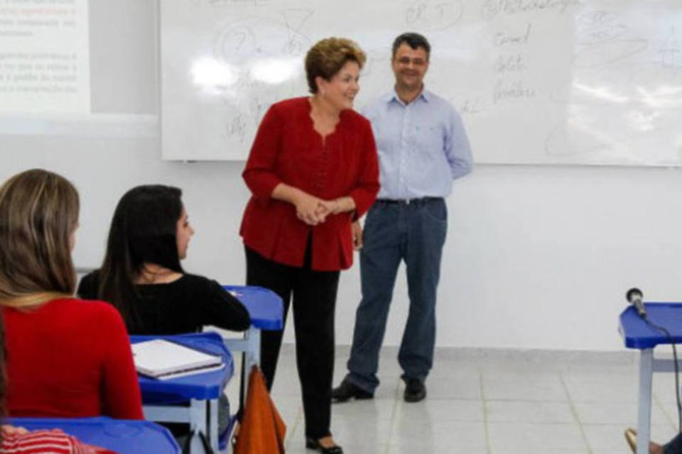 Dilma volta a defender recursos do pré-sal para educação