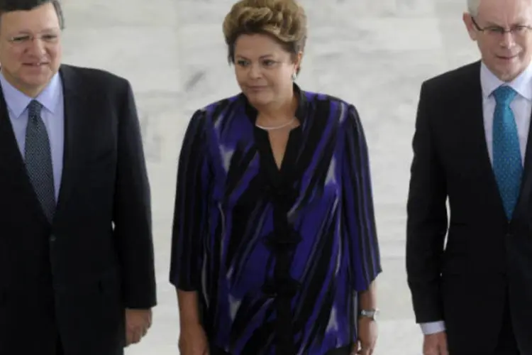 O presidente da Comissão Europeia, José Manuel Durão Barroso, a presidente Dilma Rousseff e o presidente do Conselho Europeu, Herman Van Rompuy, no Palácio do Planalto (Wilson Dias/ABr)