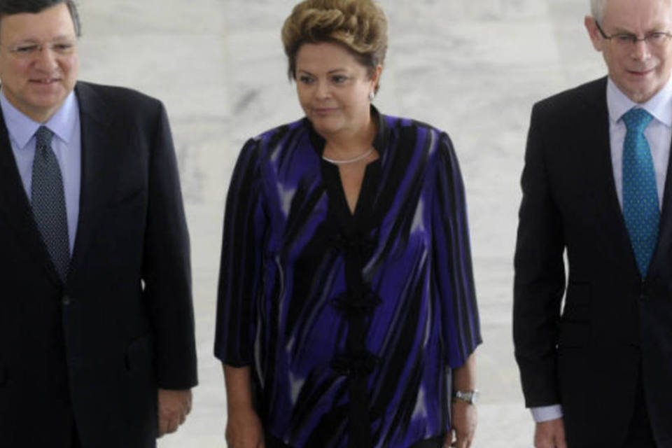 Em Cúpula Brasil-UE, Dilma fala em melhora da crise