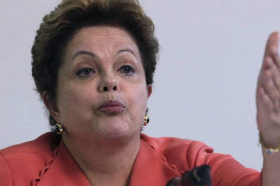Médicos estrangeiros ocuparão vagas brasileiras, diz Dilma