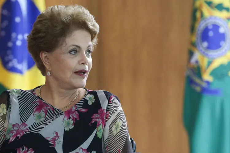 
	A presidente Dilma Rousseff: d&oacute;lar saltou quase 50% em rela&ccedil;&atilde;o ao real neste ano at&eacute; ter&ccedil;a-feira
 (Bloomberg)