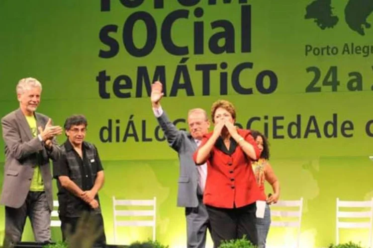 Porto Alegre - Presidenta Dilma participa do Fórum Social temático no Ginásio Gigantinho (Valter Campanato/ABr)