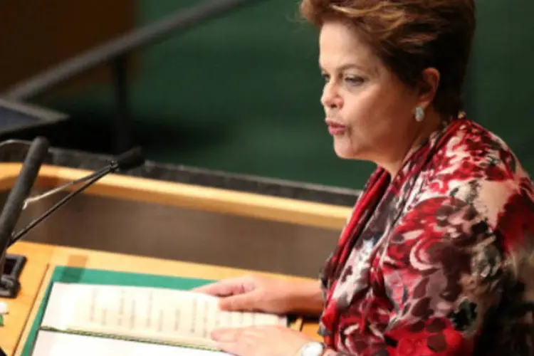 
	Dilma Rousseff lendo um discurso: presidente est&aacute; se concentrando mais em &quot;p&ocirc;r a casa em ordem&quot;
 (Getty Images)