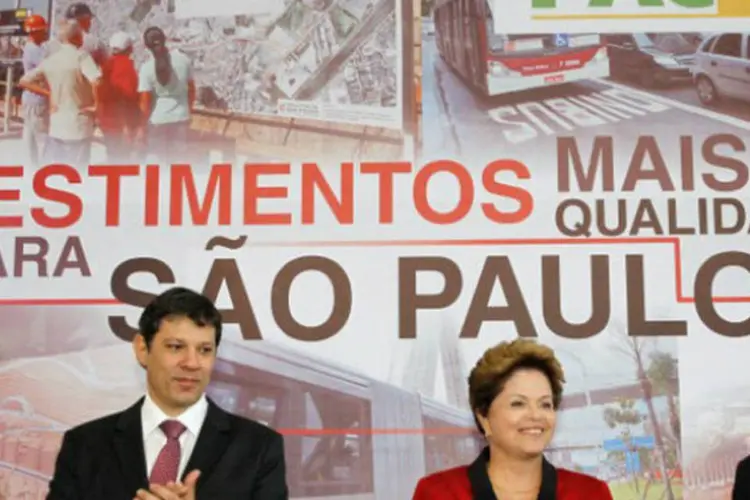 O prefeito de São Paulo Fernando Haddad e a presidente Dilma Rousseff durante anúncio de investimentos do PAC na cidade (Roberto Stuckert Filho/PR)