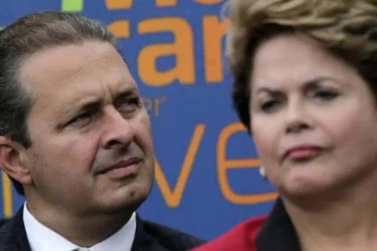 
	Eduardo Campos e a presidente Dilma Rousseff durante evento em Bras&iacute;lia:&nbsp;presidente do PSB&nbsp;considerou o resultado do PIB de 2013 &quot;med&iacute;ocre&quot;
 (REUTERS/Ueslei Marcelino)