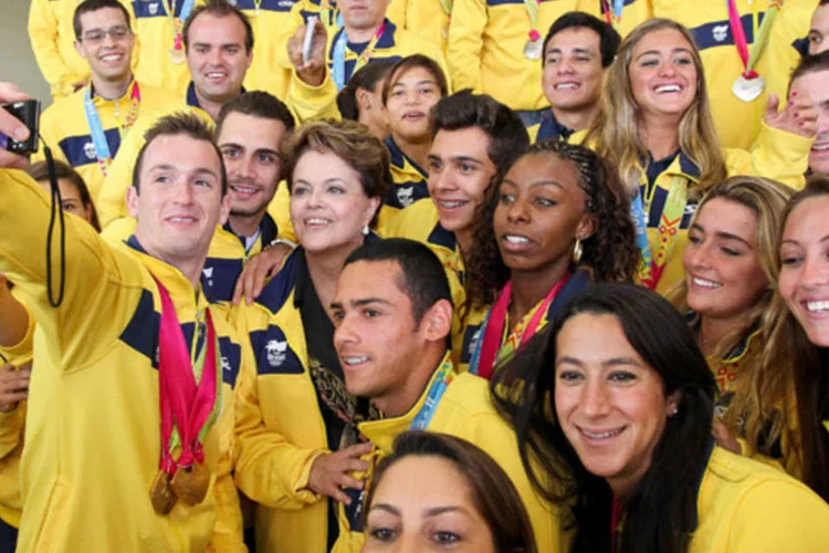A presidente ressaltou que dos 222 atletas que disputaram o Parapan, 162 fazem parte do programa Bolsa Atleta do governo federal, pago pelo Ministério do Esporte (Roberto Stuckert Filho/PR)