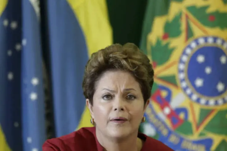 
	Dilma chamou Michel Temer, Ideli Salvatti, o presidente do Senado, Renan Calheiros e o senador Jos&eacute; Sarney para pedir que eles se envolvam nas negocia&ccedil;&otilde;es no Congresso
 (REUTERS/Ueslei Marcelino)