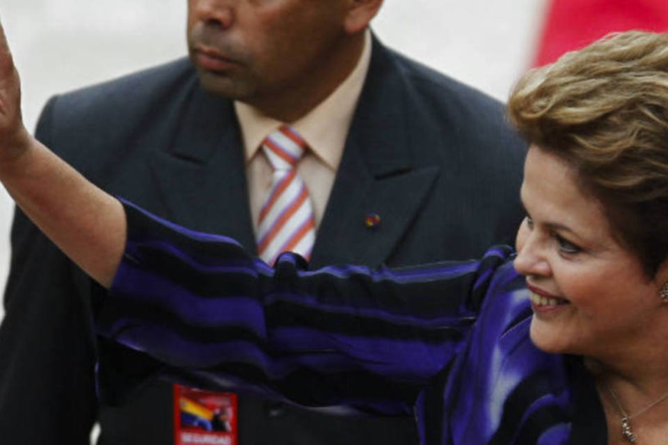 Dilma diz que não negocia nem flerta com inflação