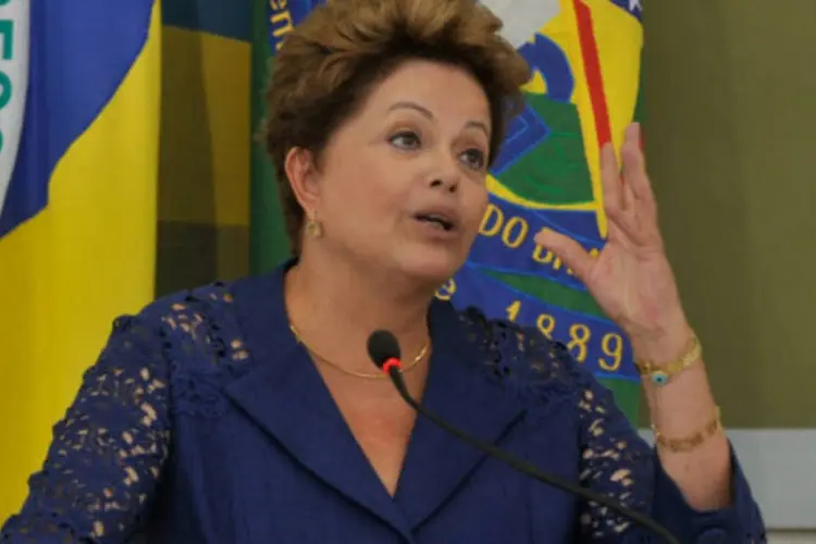 
	Dilma afirmou que o combate &agrave; infla&ccedil;&atilde;o foi &quot;uma conquista desses dez &uacute;ltimos anos de governo, do presidente Lula e do meu&quot;, e disse que o pa&iacute;s jamais voltar&aacute; a ter altas taxas de juros reais
 (Antonio Cruz/ABr)