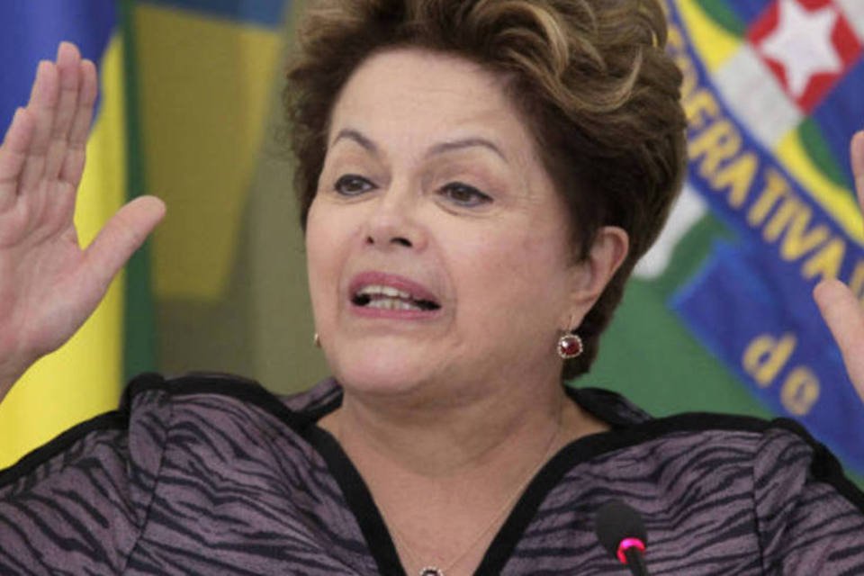 Dilma defende crescimento que dê chance de emprego a todos