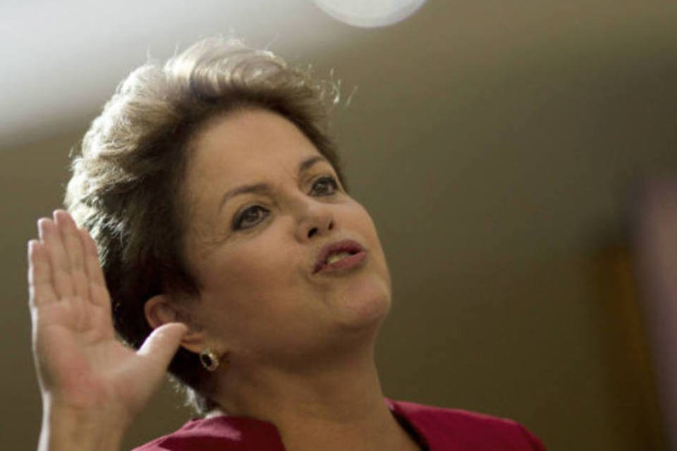 Dilma sanciona lei que desonera folha de pagamento