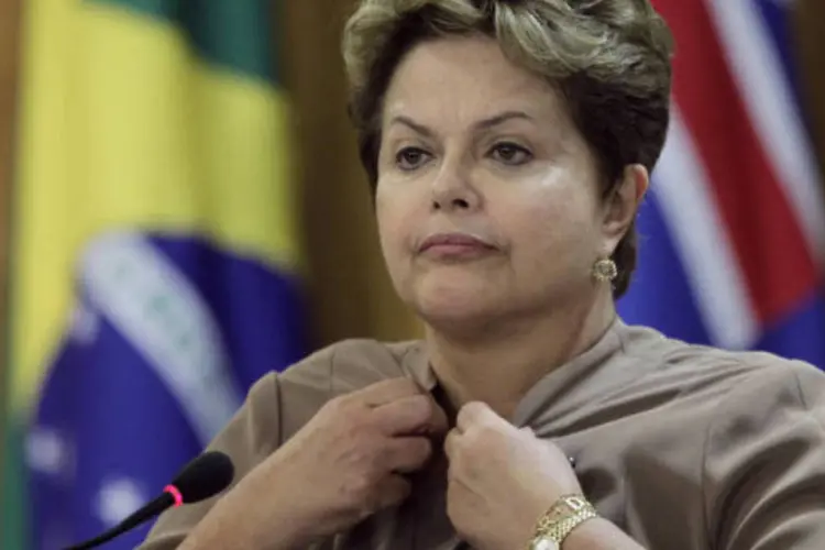 
	A presidente Dilma Rousseff: ontem (13), o ministro da Secretaria-Geral da Presid&ecirc;ncia, Gilberto Carvalho, disse que a presidenta enviaria um representante para a missa de ter&ccedil;a-feira.
 (REUTERS/Ueslei Marcelino)