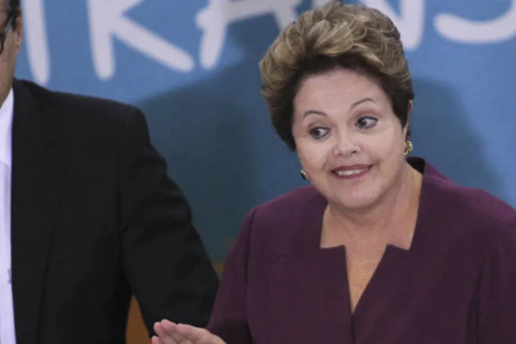
	Dilma Rousseff: a avalia&ccedil;&atilde;o majorit&aacute;ria no governo &eacute; que n&atilde;o h&aacute; clima para iniciar agora um empreendimento considerado &quot;fara&ocirc;nico&quot; pelos cr&iacute;ticos
 (REUTERS/Ueslei Marcelino)