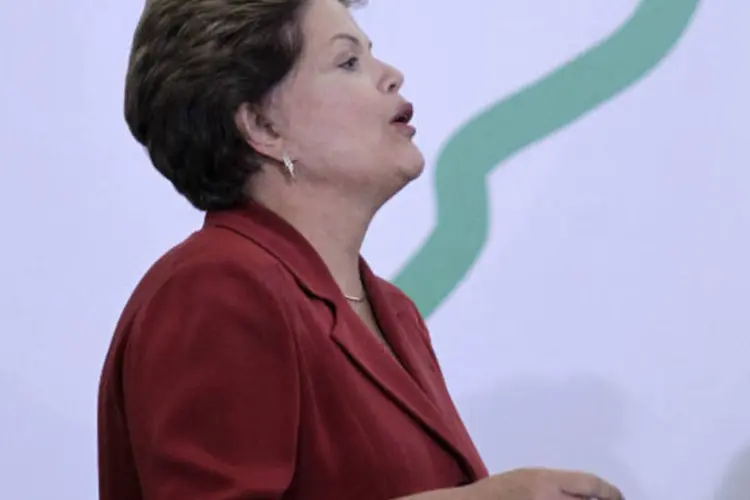 
	Questionada se insatisfa&ccedil;&atilde;o n&atilde;o estava sendo demonstrada nas vota&ccedil;&otilde;es no Congresso, Dilma afirmou: &quot;Mas isso &eacute; democr&aacute;tico. Eu acho que a diferen&ccedil;a de opini&otilde;es &eacute; poss&iacute;vel. Acredito que n&oacute;s vamos construir um caminho muito seguro para o Brasil&quot;
 (REUTERS/Ueslei Marcelino)