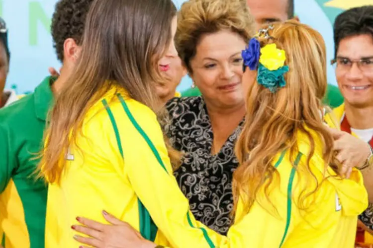 
	A presidente Dilma Rousseff recebe delega&ccedil;&atilde;o de atletas paral&iacute;mpicos que participou do Mundial de Atletismo em Lyon, na Fran&ccedil;a
 (Roberto Stuckert Filho/PR)