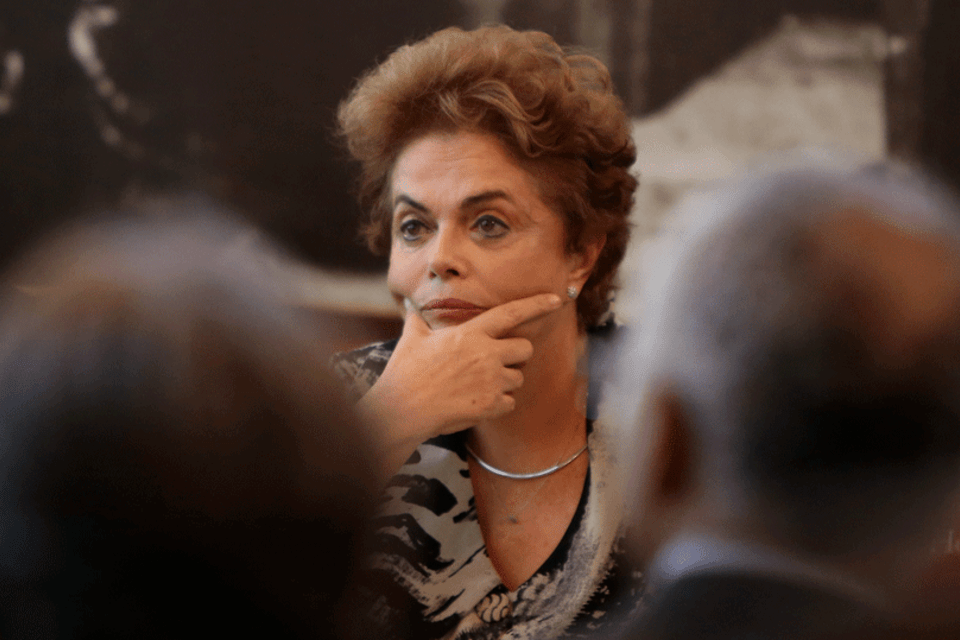 Dilma critica grampo e diz que Judiciário deve ser apolítico