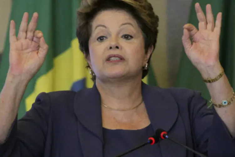 
	Revers&atilde;o do &quot;tsunami monet&aacute;rio&quot; levou a presidente Dilma Roussef a telefonar a seu colega chin&ecirc;s em junho, para discutir uma &quot;a&ccedil;&atilde;o coordenada&quot; para compensar a forte aprecia&ccedil;&atilde;o do d&oacute;lar norte-americano
 (REUTERS/Ueslei Marcelino)