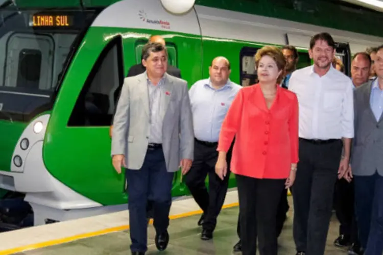 A presidente Dilma Rousseff durante cerimônia de inauguração das estações Chico da Silva e José de Alencar da linha sul do metrô de Fortaleza, Ceará (Roberto Stuckert Filho/PR)
