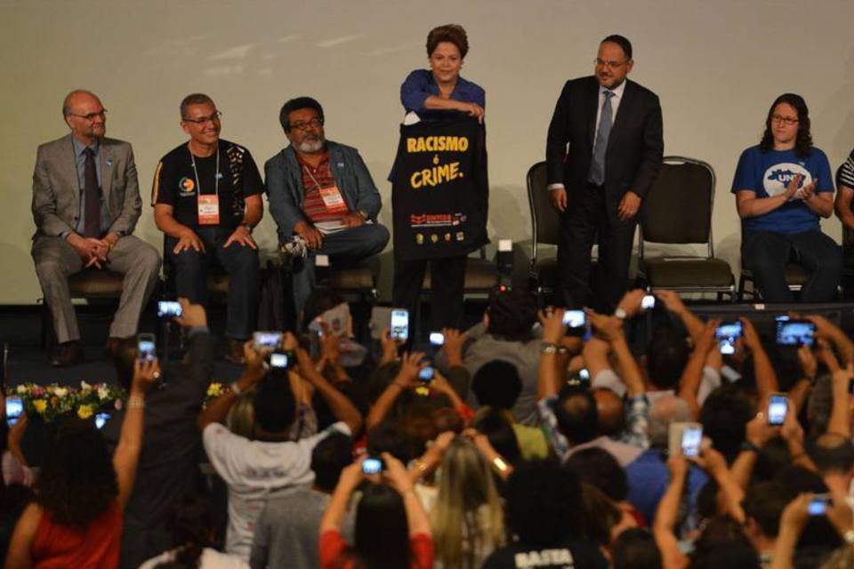 Dilma cita educação como prioridade para crescimento