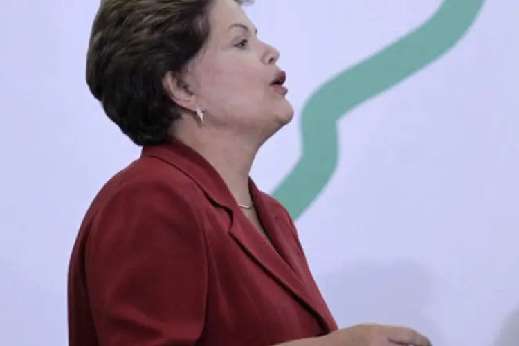 
	A presidente Dilma Rousseff: o Artigo 4&ordm; teve nove pontos vetados, inclusive o Inciso 1&ordm;, que atribu&iacute;a exclusivamente aos m&eacute;dicos a formula&ccedil;&atilde;o de diagn&oacute;stico de doen&ccedil;as
 (REUTERS/Ueslei Marcelino)