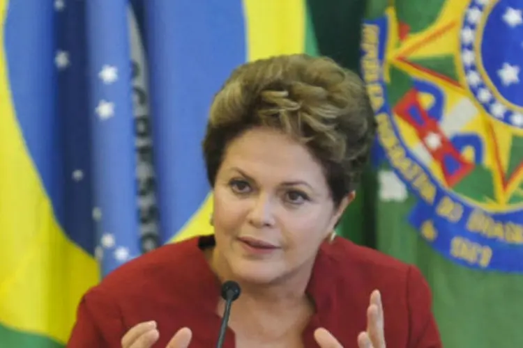 Questionada sobre o motivo de tantas críticas em relação a Mantega, Dilma Rousseff respondeu: "Não podemos querer que gostem da gente" (Antonio Cruz/ABr)