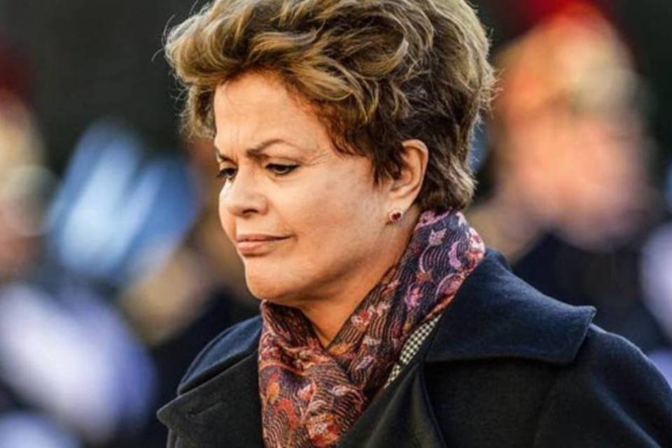 Dilma muda agenda e resolve despachar no Planalto