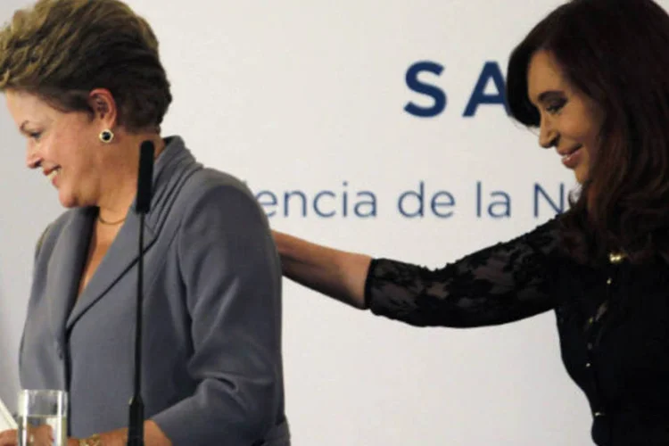
	As presidentes do Brasil e da Argentina, Dilma Rousseff e Cristina Kirchner: &quot;O Brasil tem que discutir com a Argentina: ou ela vai junto ou n&oacute;s vamos sozinhos&quot;, diz&nbsp;Robson Andrade.
 (REUTERS/Enrique Marcarian)