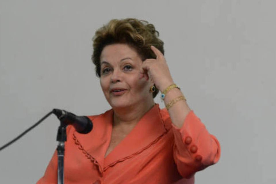 Dilma defende robustez fiscal e nega mudança na equipe