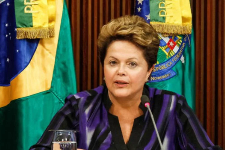 
	A presidente Dilma Rousseff: partidos aliados e oposi&ccedil;&atilde;o ser&atilde;o consultados para definir as perguntas sobre a reforma pol&iacute;tica que ser&atilde;o feitas no plebiscito, disse Mercadante
 (Roberto Stuckert Filho/PR)