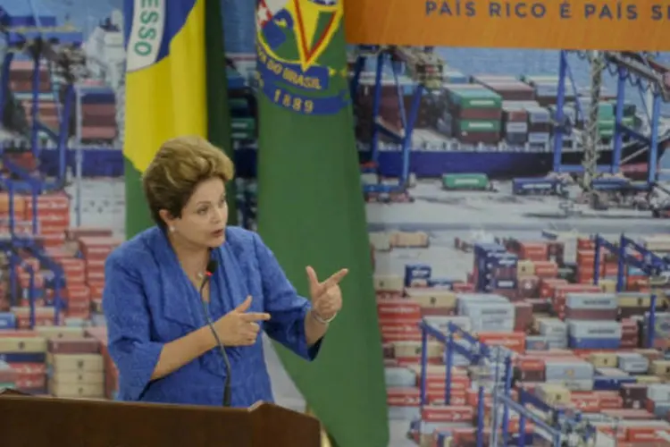 
	A presidente Dilma Rousseff durante a cerim&ocirc;nia de an&uacute;ncio do Programa de Investimentos em Log&iacute;stica no setor portu&aacute;rio, em Bras&iacute;lia
 (Wilson Dias/ABr)
