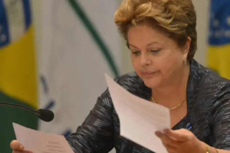 
	Dilma Rousseff: mesmo com o p&eacute; no freio nos investimentos, alcan&ccedil;ar a meta de super&aacute;vit prim&aacute;rio determinada pela presidente, avaliam fontes do Minist&eacute;rio da Fazenda, ser&aacute; muito dif&iacute;cil
 (Wilson Dias/ABr)