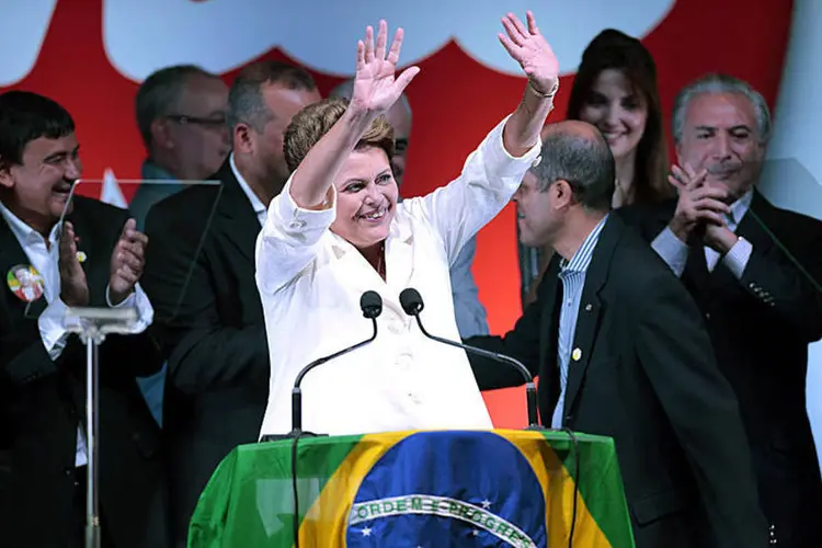 
	Dilma Rousseff (PT) em discurso ap&oacute;s sua reelei&ccedil;&atilde;o, em Bras&iacute;lia
 (REUTERS/Ueslei Marcelino)