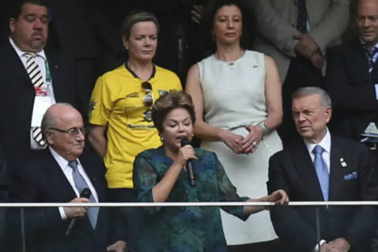 A presidente Dilma Rousseff discursa durante a abertura da Copa das Confederações (REUTERS/Ueslei Marcelino)