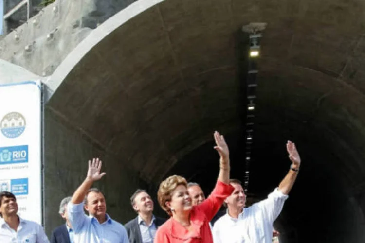 Em cerimônia em que anunciou investimentos em mobilidade urbana no Rio de Janeiro, Dilma disse que o país tem robustez fiscal, inflação sob controle e capacidade de investimento (Roberto Stuckert Filho/Presidência República)