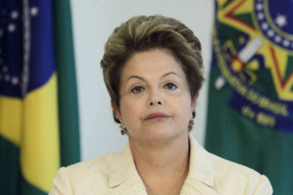 Não temos medida nenhuma para segurar o dólar, diz Dilma