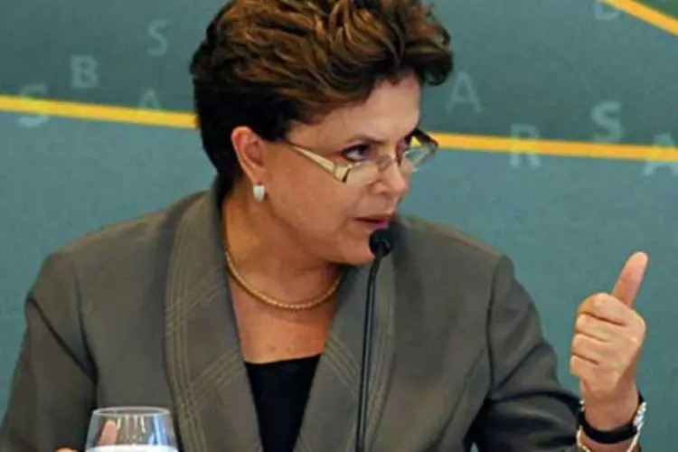 Dilma conversou com jornalistas antes de reunião com o ministro da Fazenda no Palácio do Planalto (Antonio Cruz/Agência Brasil)