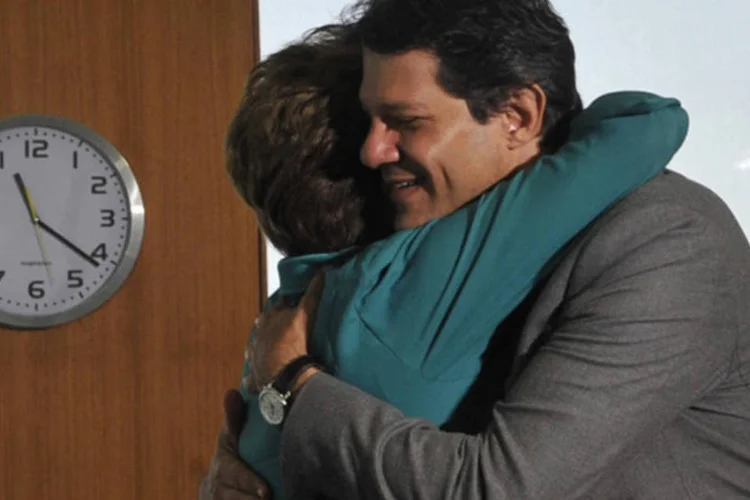 A presidenta Dilma Rousseff recebe o prefeito eleito de São Paulo, Fernando Haddad, no Palácio do Planalto (Antonio Cruz/ABr)