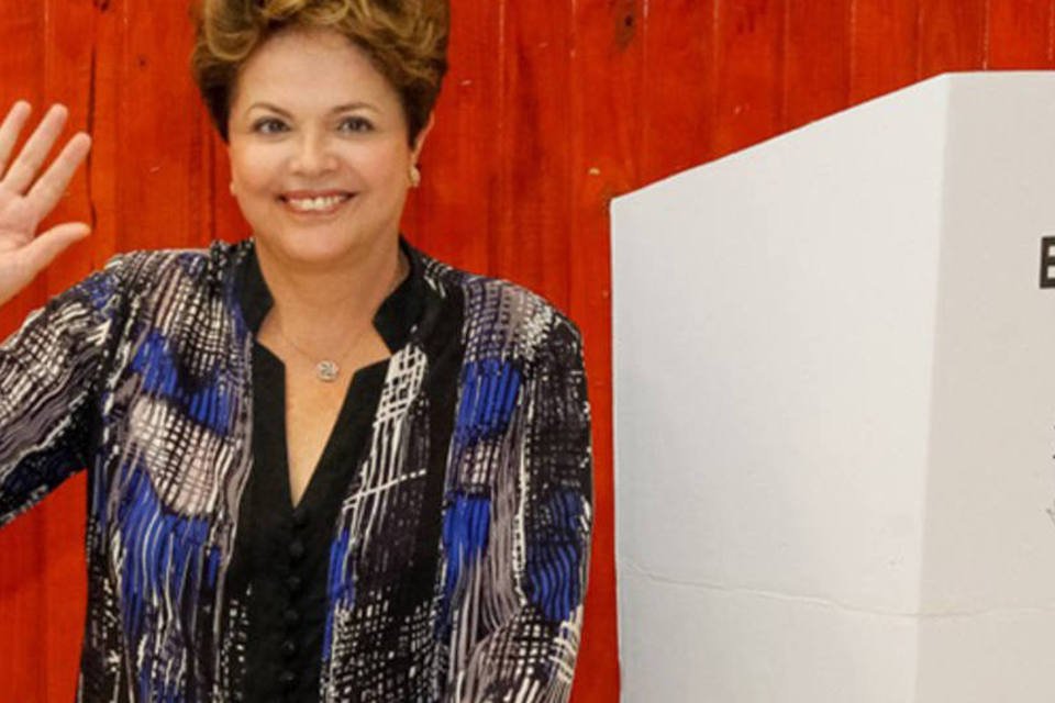 Dilma vota em Porto Alegre junto com governador Tarso Genro
