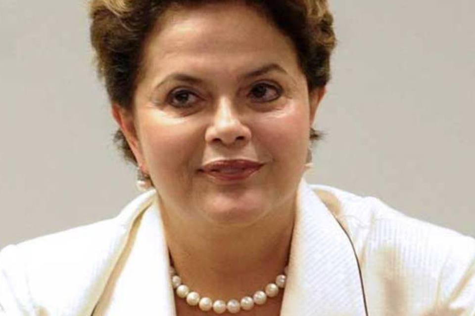 Dilma diz que ninguém pode garantir que dólar não subirá