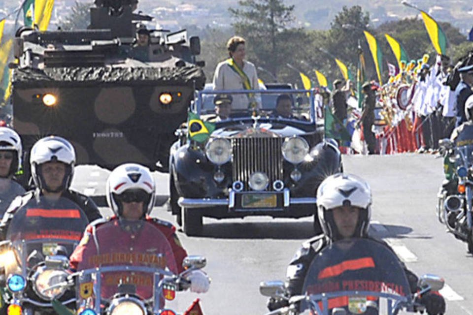 Dilma Rousseff abre desfile de Sete de Setembro em Brasília