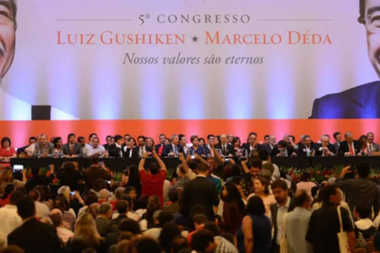 Presidenta Dilma Rousseff e o ex-presidente Luiz Inácio Lula da Silva participam do 5º Congresso Nacional do Partido dos Trabalhadores (Fabio Rodrigues Pozzebom/Agência Brasil)