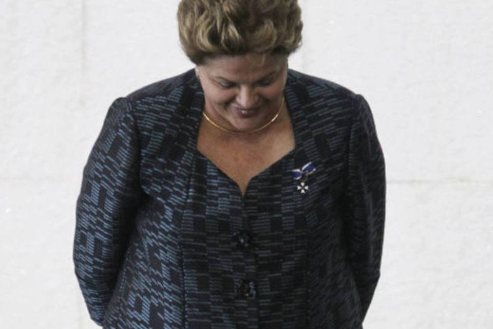 Dilma aciona governos e nega crise institucional