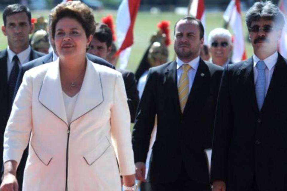 Dilma lota plenário da Câmara e diz que quer ‘estreitar laços’ com o Congresso