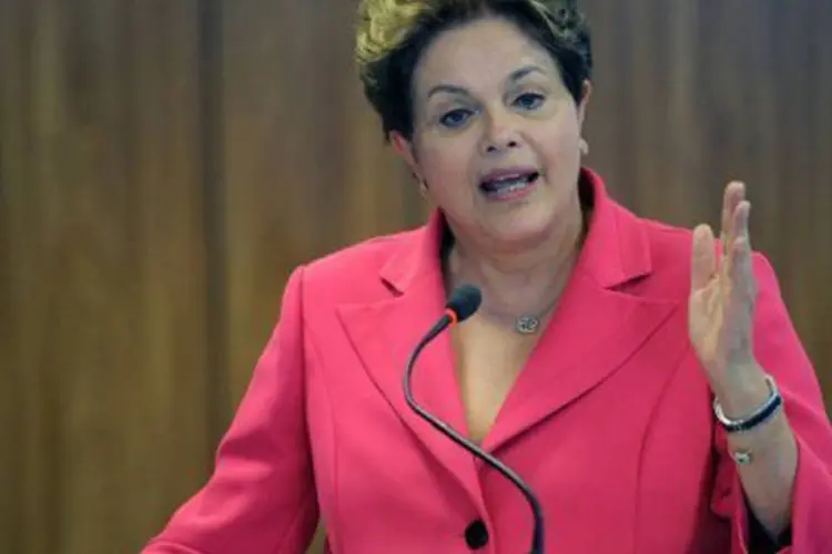 
	A presidente Dilma Rousseff discursa: hoje, o principal cabo eleitoral do candidato, o ex-presidente Luiz In&aacute;cio Lula da Silva, n&atilde;o apareceu no programa de TV
 (©AFP/Archivo / Pedro Ladeira)
