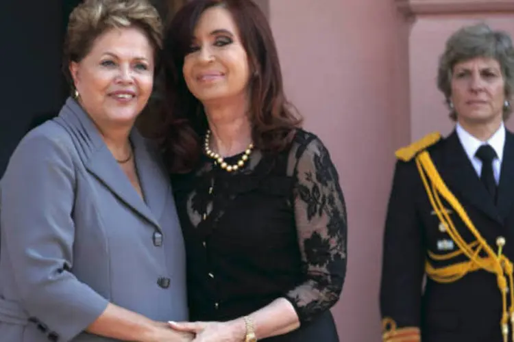 Dilma e Kirchner: presença da presidente da Petrobras, Graça Foster, em reunião com as duas governantes aumentou rumores sobre transação (REUTERS/Enrique Marcarian)