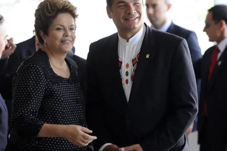A presidente Dilma Rousseff com seu colega equatoriano Rafael Correa: além de Correa, o presidente da Bolívia, Evo Morales, também negocia a adesão do seu país ao bloco (Wilson Dias/ABr)