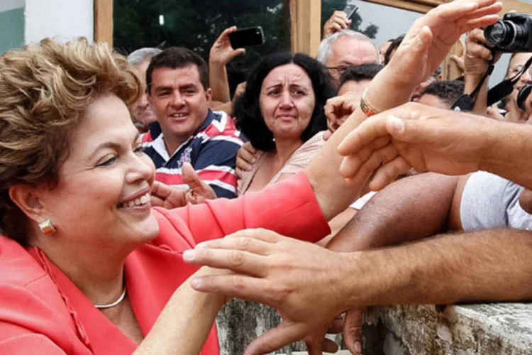 Dilma antes da cerimônia de inauguração do Sistema Adutor da Região de Guanambi: Dilma destacou que a inauguração da Adutora do Algodão é “uma obra simbólica” (Roberto Stuckert Filho/Presidência da República)
