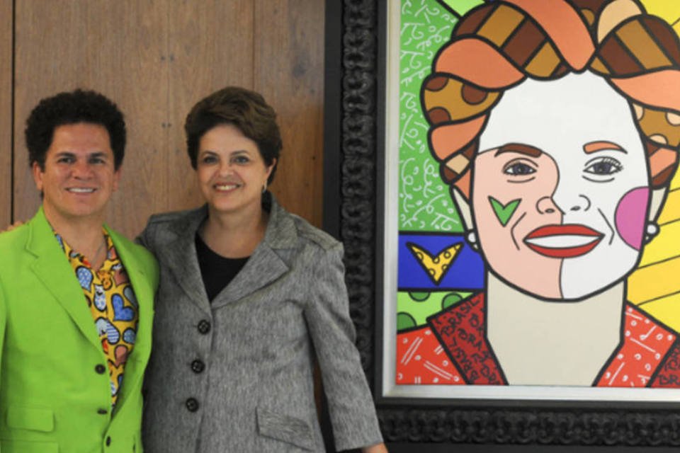 Dilma recebe tela de Romero Britto com desenho do rosto dela