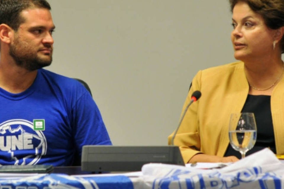 Estudantes cobram de Dilma recursos para educação
